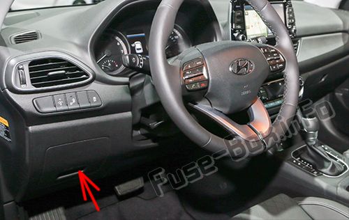 Sigortaların konumu: Hyundai Elantra GT (2018, 2019)
